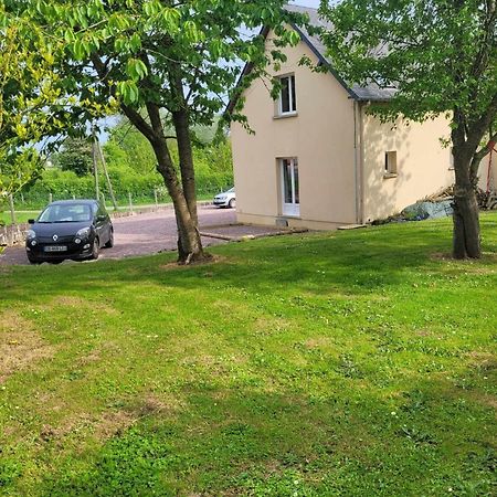 L Etablissement Gold Beach Propose 1 Hebergement , Maison 80M2 Avec Terrain 500M2, Parking Prive A 4 Min Du Port Artificiel D Arromanches, Services Accueil Personnalise, Lits Faits, Serviettes, Menage, Netflix, Wifi Ryes Dış mekan fotoğraf