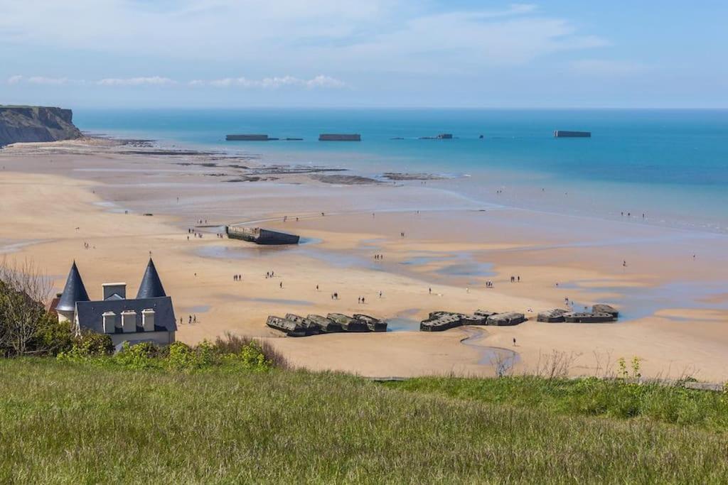 L Etablissement Gold Beach Propose 1 Hebergement , Maison 80M2 Avec Terrain 500M2, Parking Prive A 4 Min Du Port Artificiel D Arromanches, Services Accueil Personnalise, Lits Faits, Serviettes, Menage, Netflix, Wifi Ryes Dış mekan fotoğraf