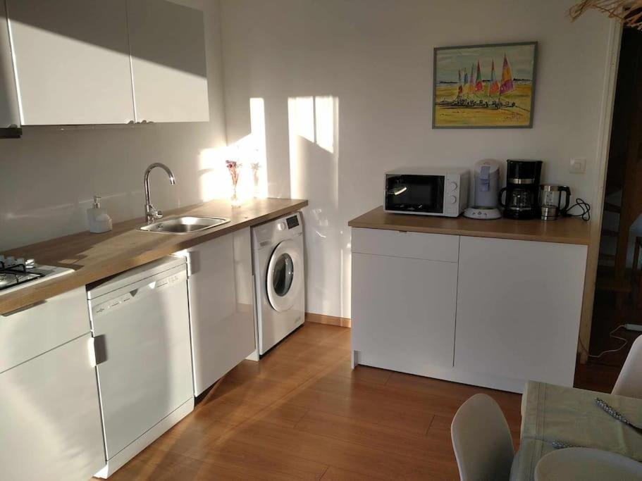 L Etablissement Gold Beach Propose 1 Hebergement , Maison 80M2 Avec Terrain 500M2, Parking Prive A 4 Min Du Port Artificiel D Arromanches, Services Accueil Personnalise, Lits Faits, Serviettes, Menage, Netflix, Wifi Ryes Dış mekan fotoğraf