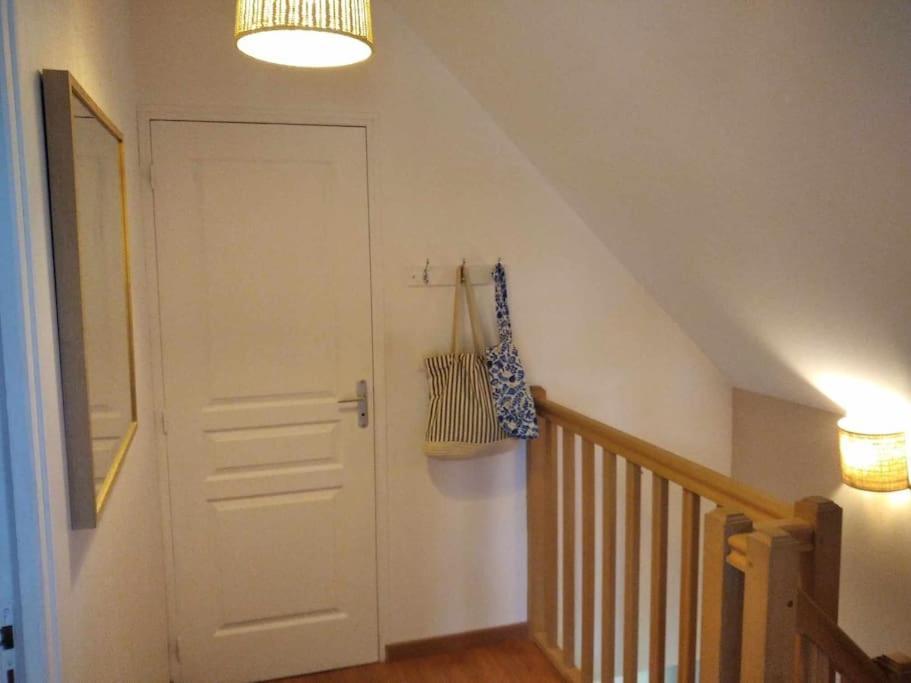 L Etablissement Gold Beach Propose 1 Hebergement , Maison 80M2 Avec Terrain 500M2, Parking Prive A 4 Min Du Port Artificiel D Arromanches, Services Accueil Personnalise, Lits Faits, Serviettes, Menage, Netflix, Wifi Ryes Dış mekan fotoğraf