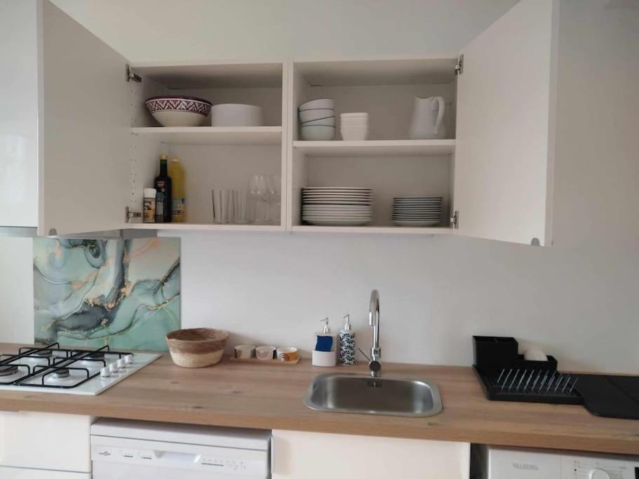 L Etablissement Gold Beach Propose 1 Hebergement , Maison 80M2 Avec Terrain 500M2, Parking Prive A 4 Min Du Port Artificiel D Arromanches, Services Accueil Personnalise, Lits Faits, Serviettes, Menage, Netflix, Wifi Ryes Dış mekan fotoğraf