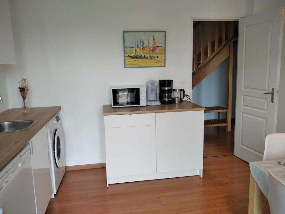 L Etablissement Gold Beach Propose 1 Hebergement , Maison 80M2 Avec Terrain 500M2, Parking Prive A 4 Min Du Port Artificiel D Arromanches, Services Accueil Personnalise, Lits Faits, Serviettes, Menage, Netflix, Wifi Ryes Dış mekan fotoğraf