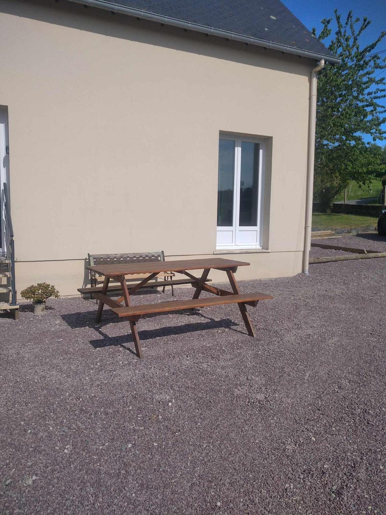 L Etablissement Gold Beach Propose 1 Hebergement , Maison 80M2 Avec Terrain 500M2, Parking Prive A 4 Min Du Port Artificiel D Arromanches, Services Accueil Personnalise, Lits Faits, Serviettes, Menage, Netflix, Wifi Ryes Dış mekan fotoğraf